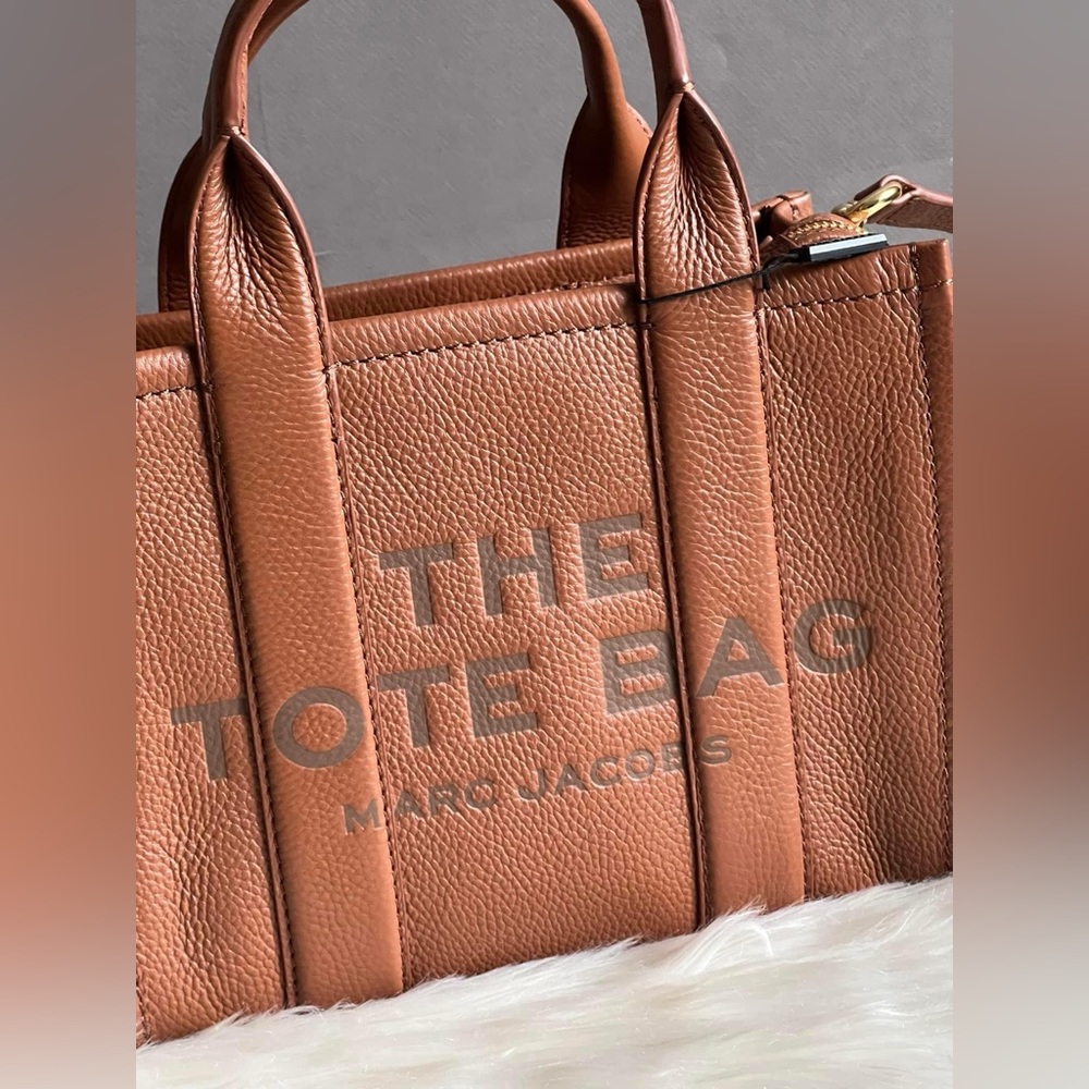 💰SOLD - H009L01SP21 - Marc Jacobs The Leather Small Tote Bag - Picture 2 of 16